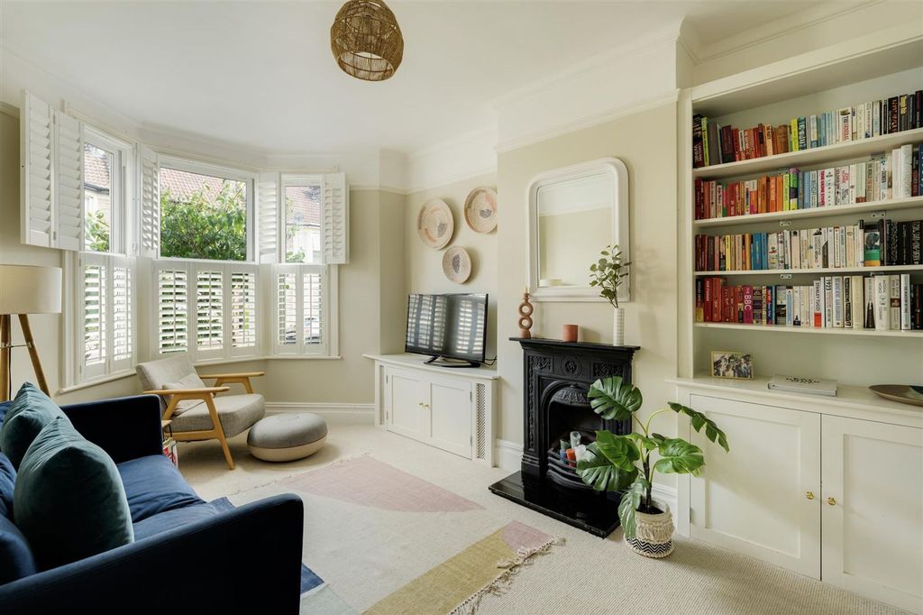 Property photo 2 of 28