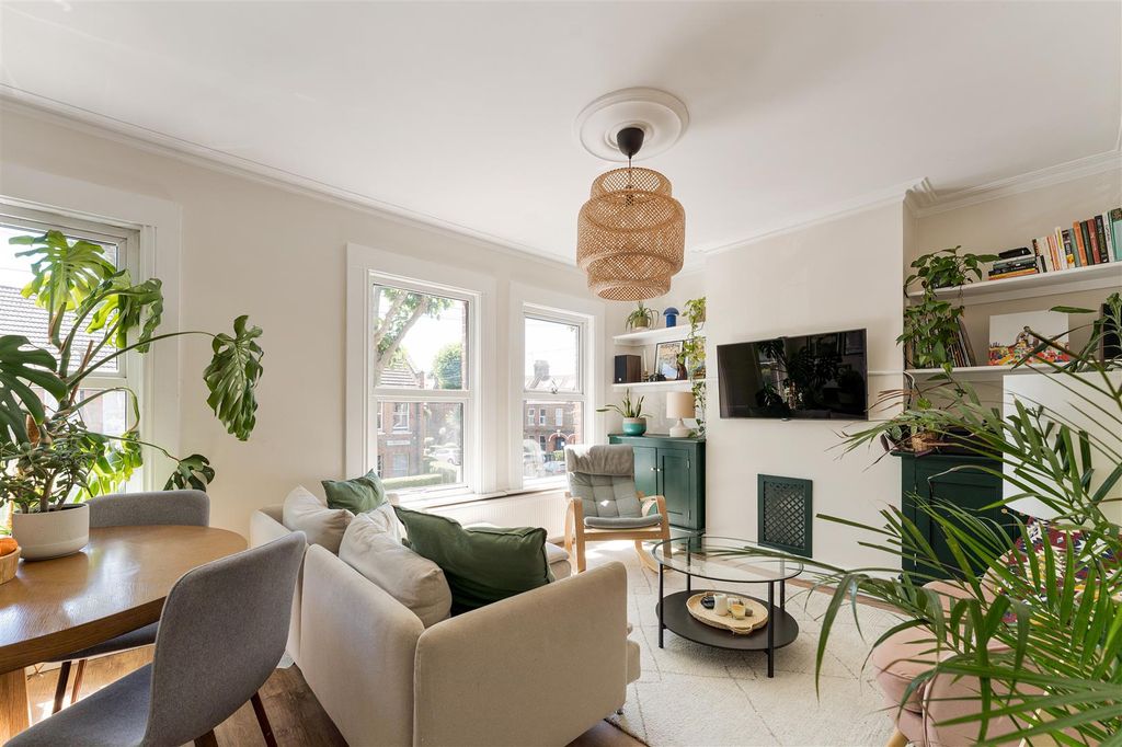 Property photo 2 of 40 Hawarden Road, E17