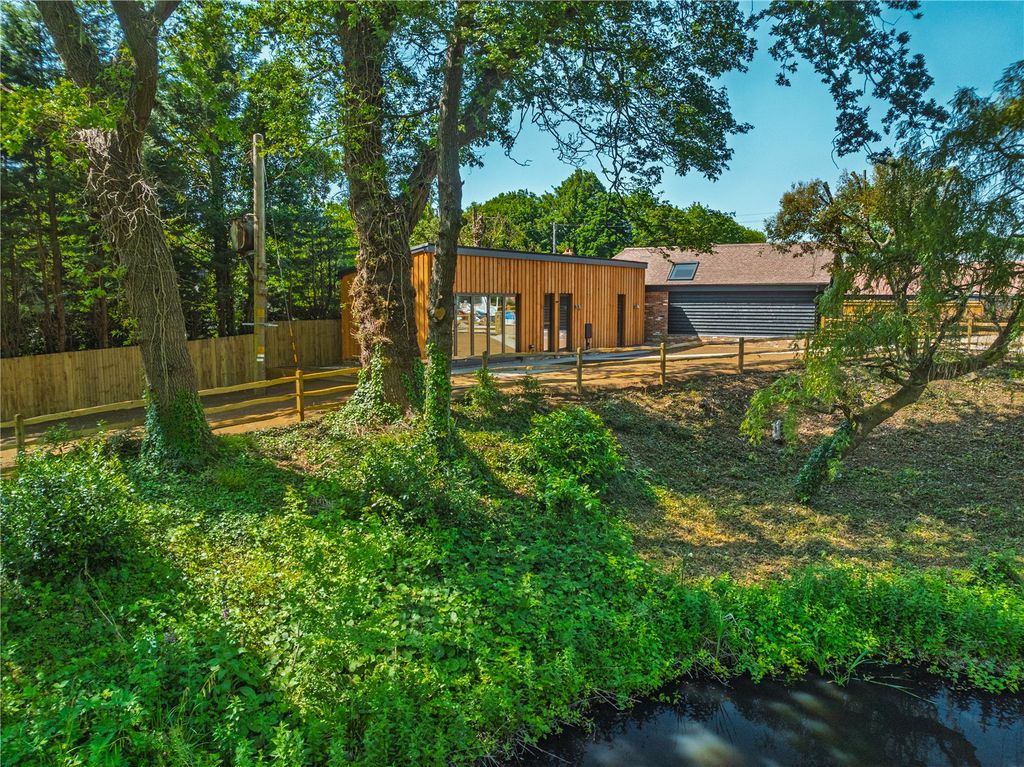 Property photo 1 of 11 External