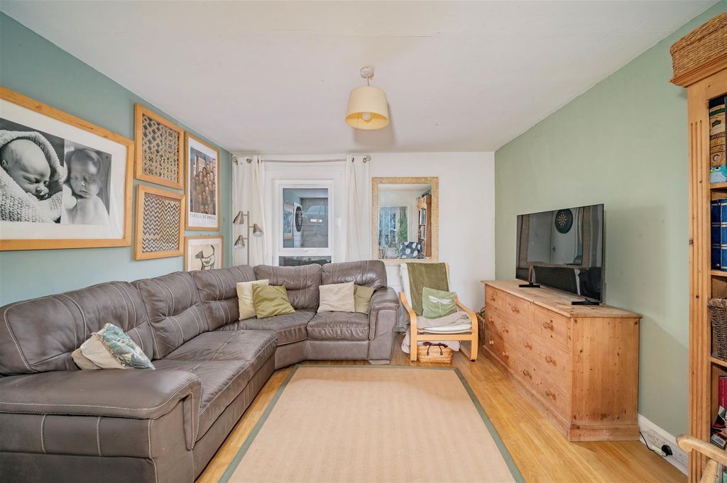 Property photo 3 of 18 19 Kinnaird Street Dundee-2.Jpg