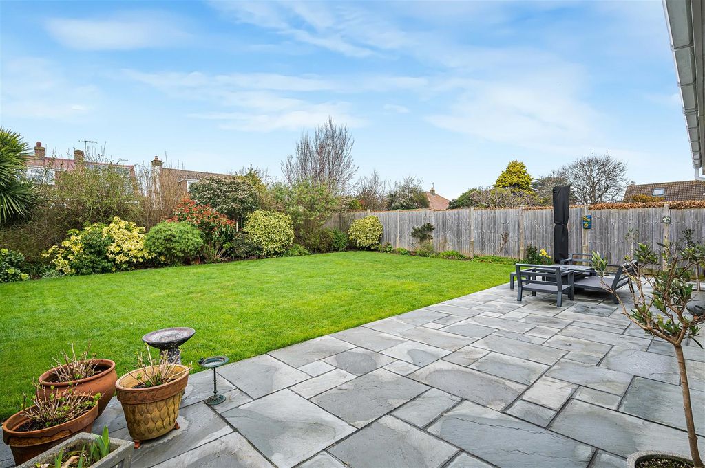 Property photo 3 of 22 Patio/Garden