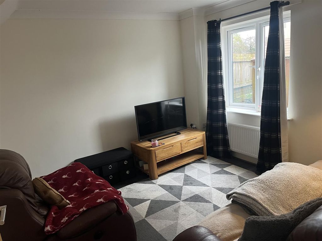 Property photo 3 of 15 Lounge 1.Jpeg