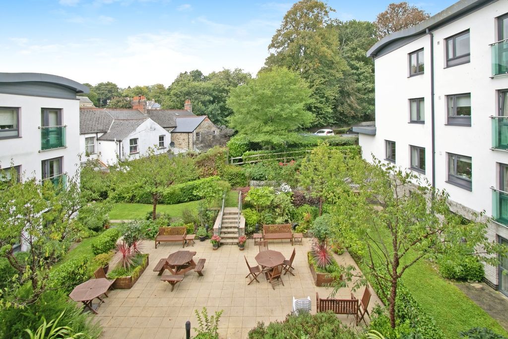 Property photo 3 of 12 Apartment Views