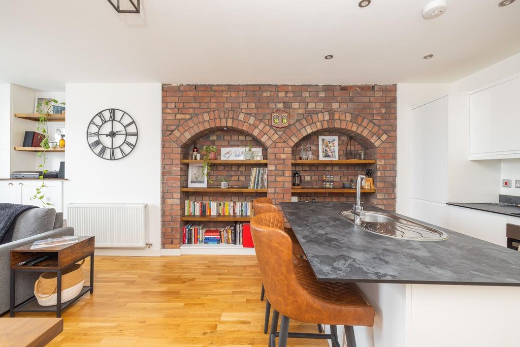 Property photo 1 of 13 Char6733.Jpg