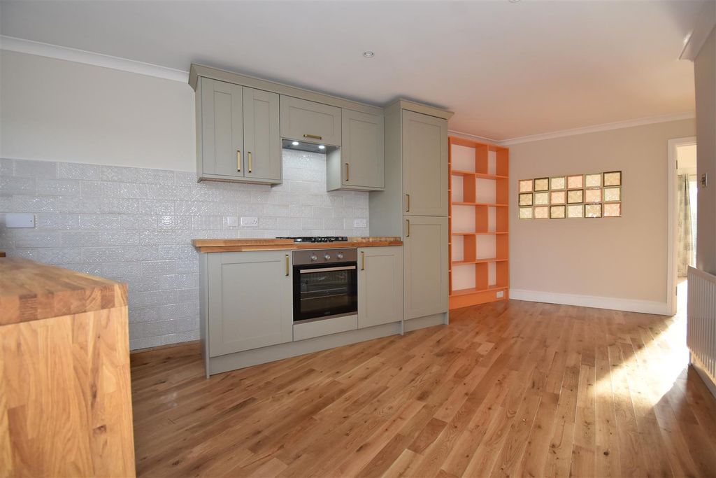 Property photo 3 of 8 Kitchen/Diner