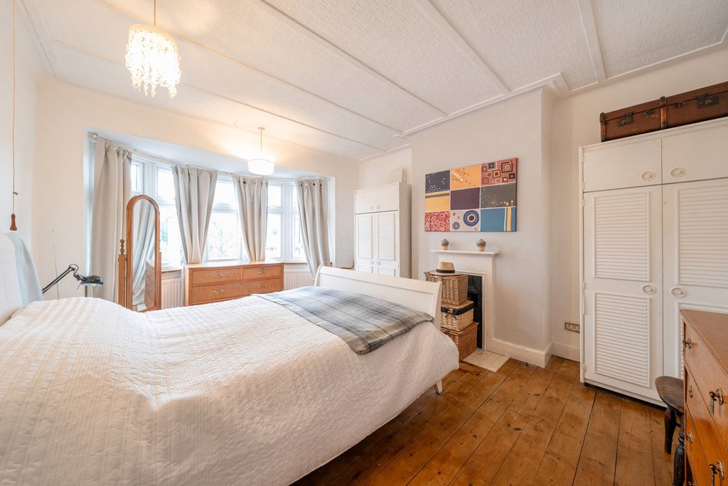 Property photo 3 of 21 1408067-9-698B459...