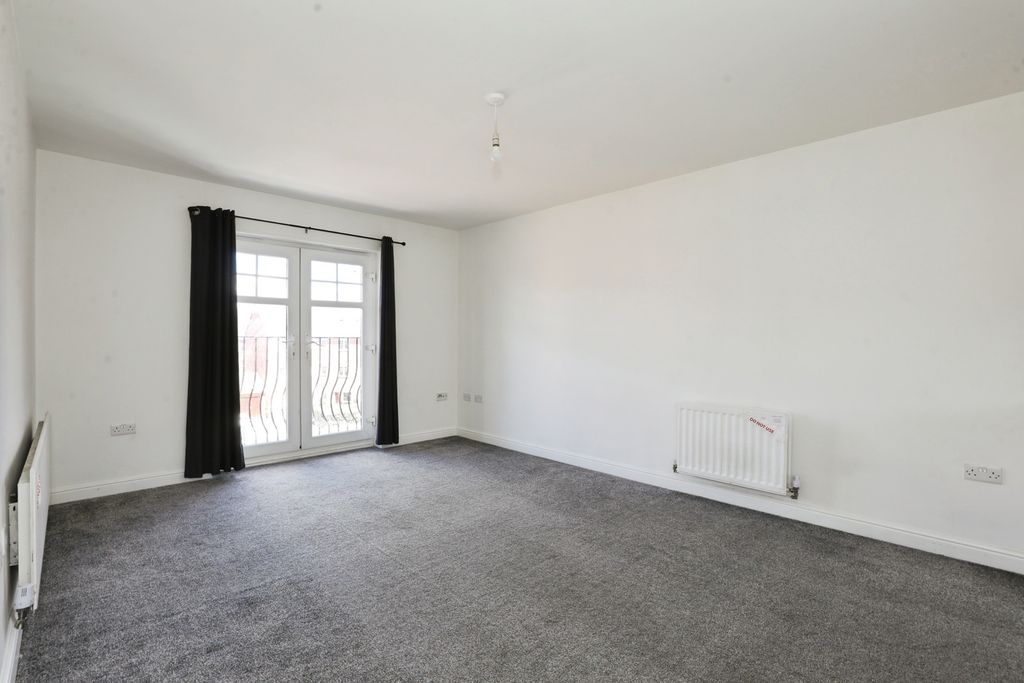 Property photo 3 of 18 Pbox-Img.Jpg