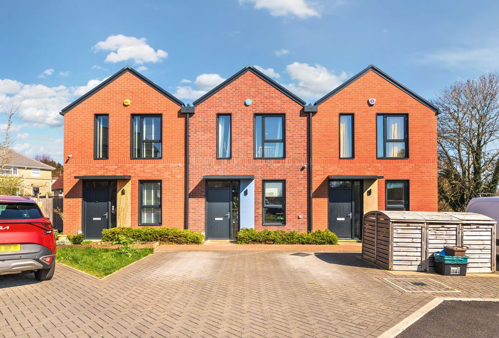 Property photo 1 of 17 1432803-3-69Bbec0...