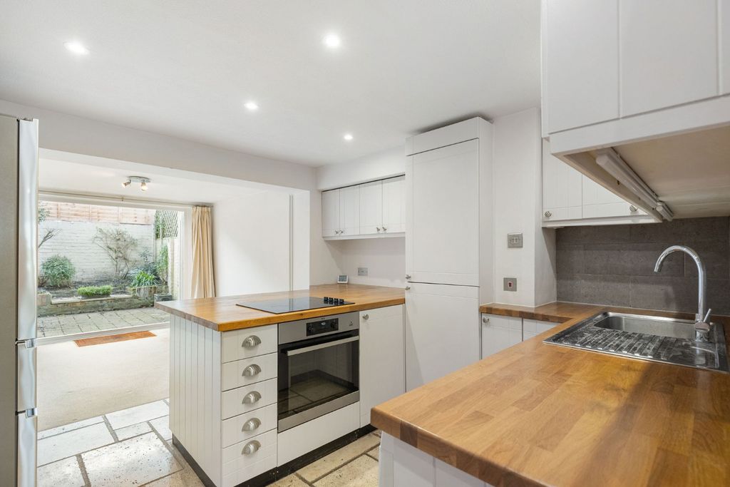 Property photo 2 of 14 4685093