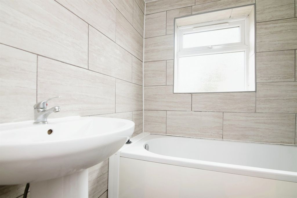 Property photo 3 of 5 Bathroom