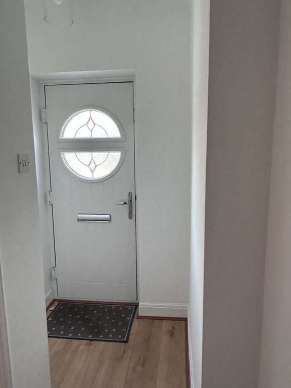 Property photo 2 of 28 Entrance Hall