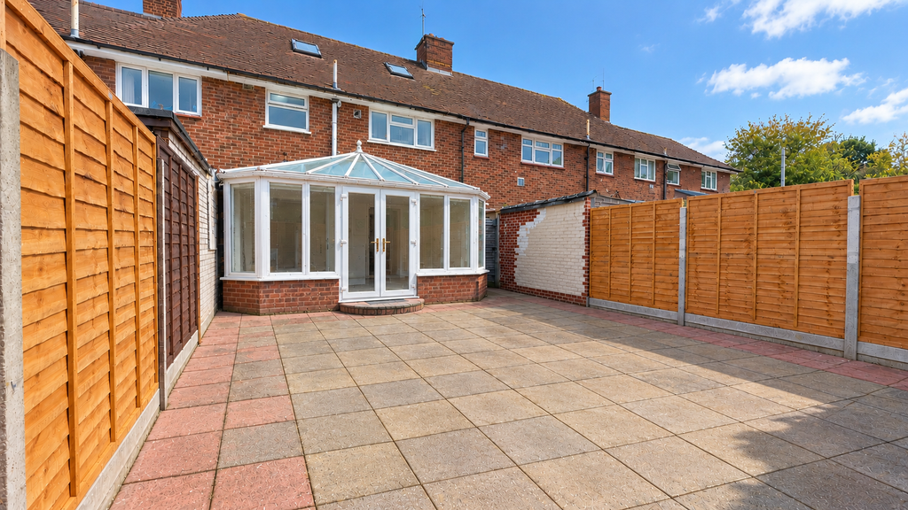 Property photo 2 of 17 Sunlit Jet-Washed Patio And Conservatory