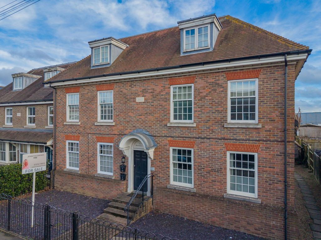 Property photo 1 of 27