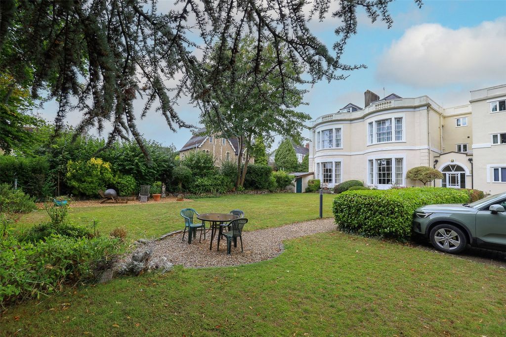 Property photo 2 of 16 Picture No. 11