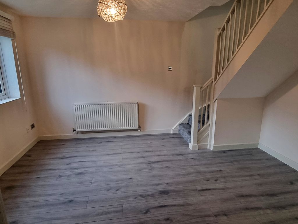 Property photo 2 of 10 Living Room