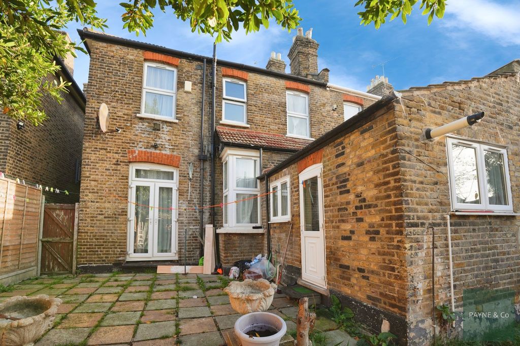 Property photo 2 of 12