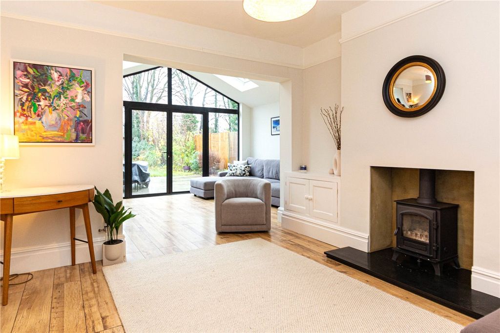 Property photo 2 of 14 Lounge