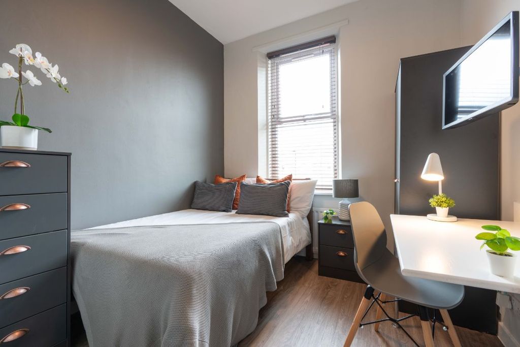 Property photo 3 of 8 120Dr - Bedroom 1