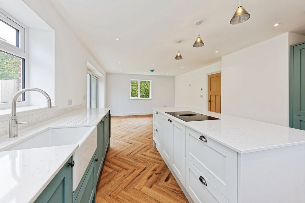 Property photo 2 of 24 Pbox-Img.Jpg