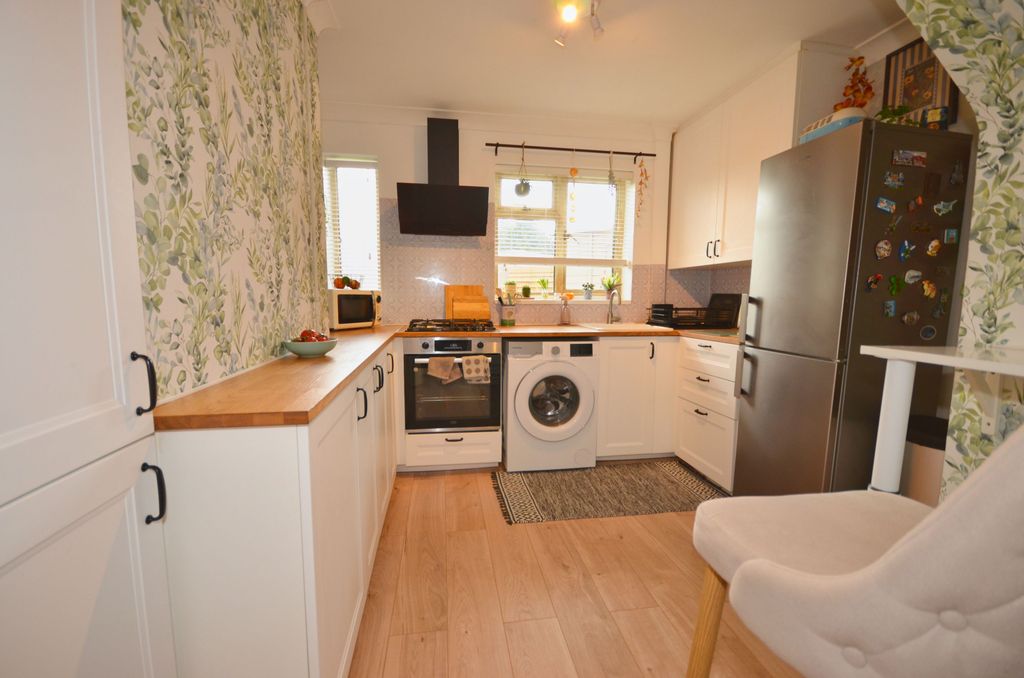 Property photo 3 of 27