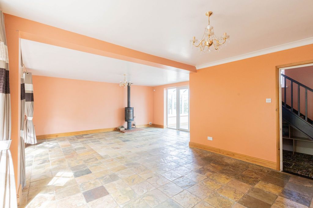 Property photo 3 of 26