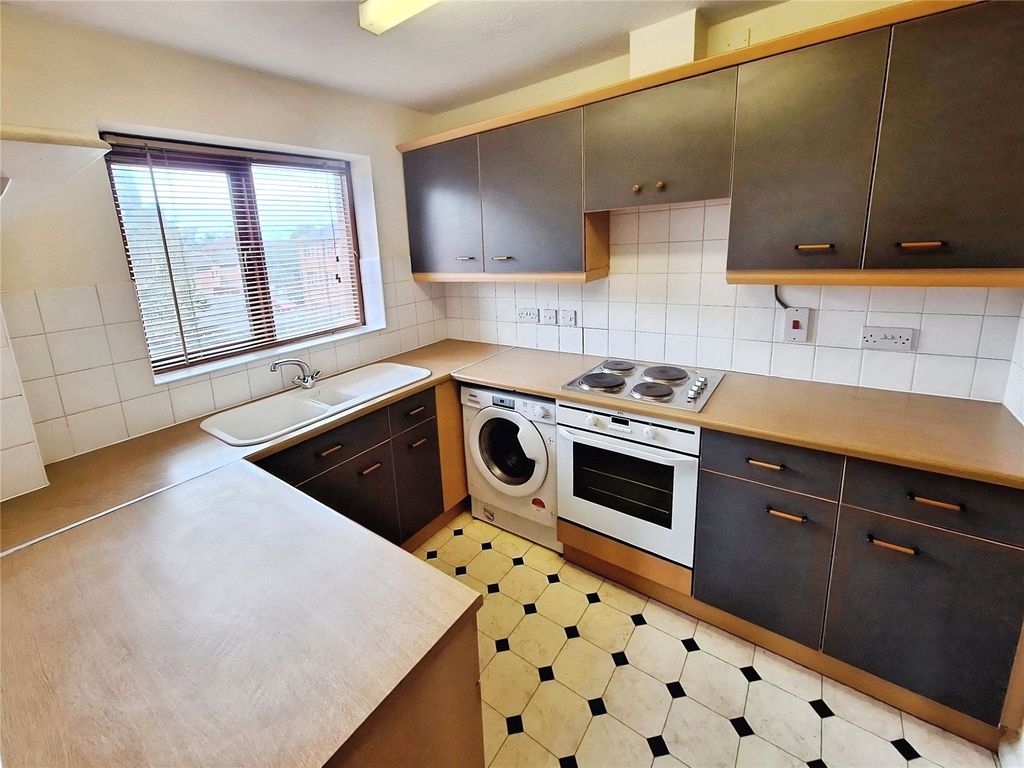 Property photo 3 of 8 Kitchen