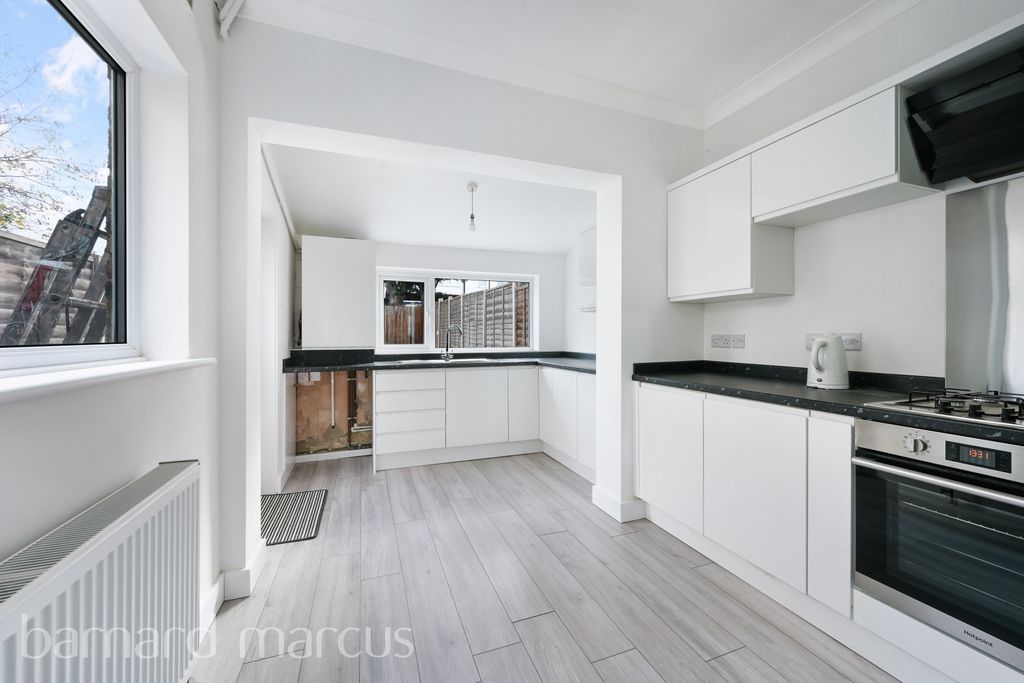 Property photo 1 of 8 Kitchen