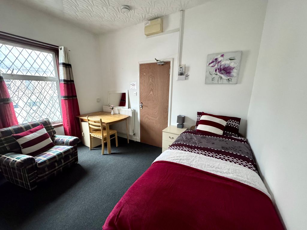 Property photo 3 of 5