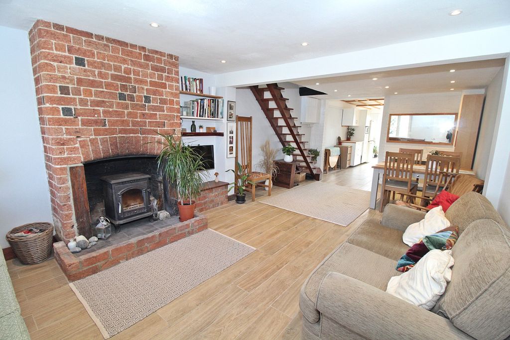 Property photo 3 of 17 4903496