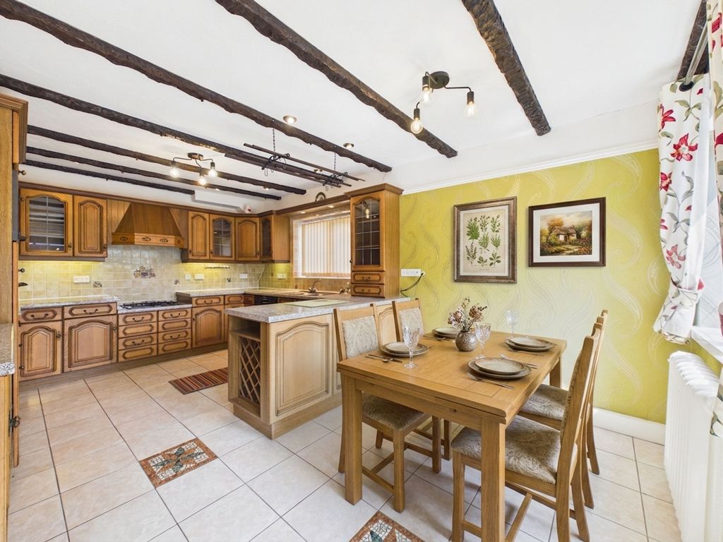 Property photo 3 of 31 Breakfast Kitchen (Virtually Furnished)