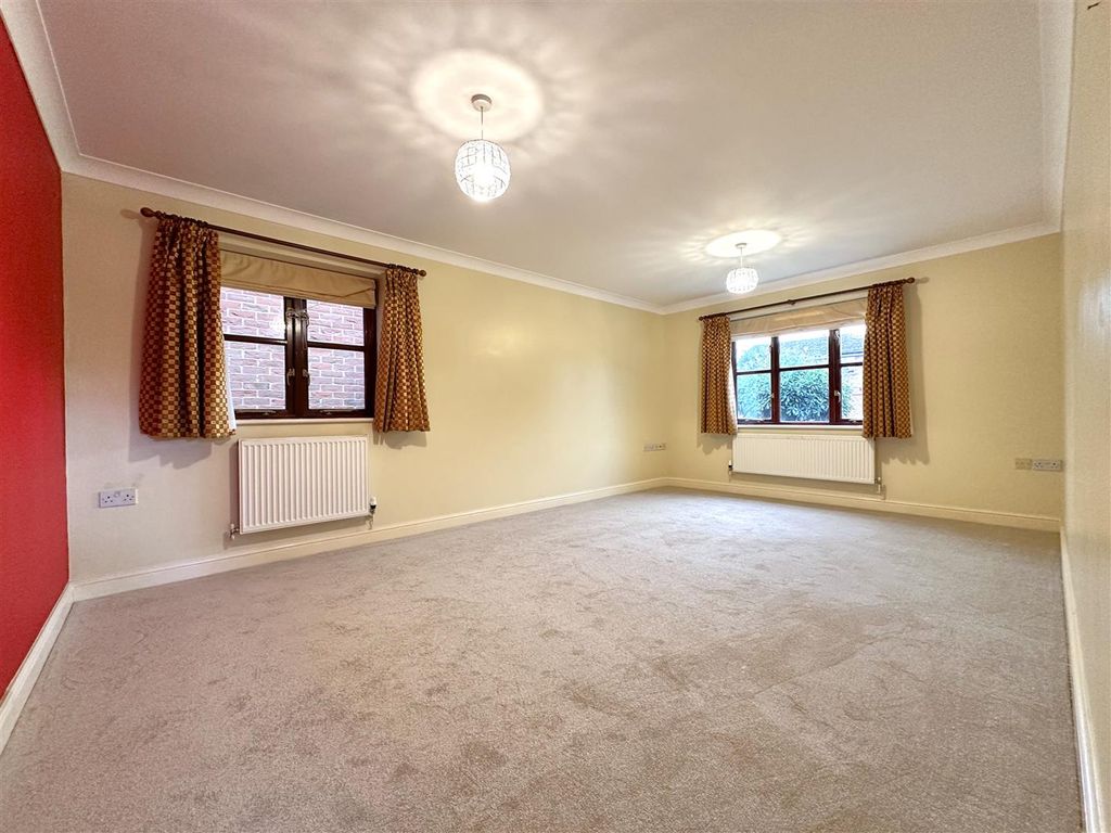 Property photo 2 of 16 Dual-Aspect Living Room 167