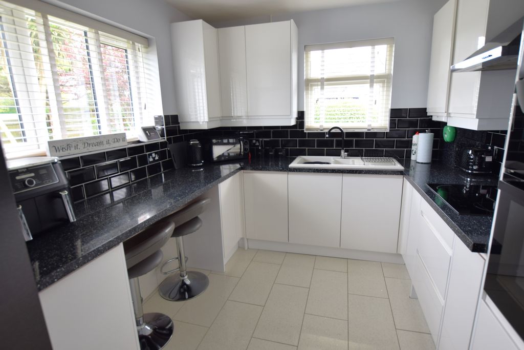 Property photo 2 of 17 Kitchen