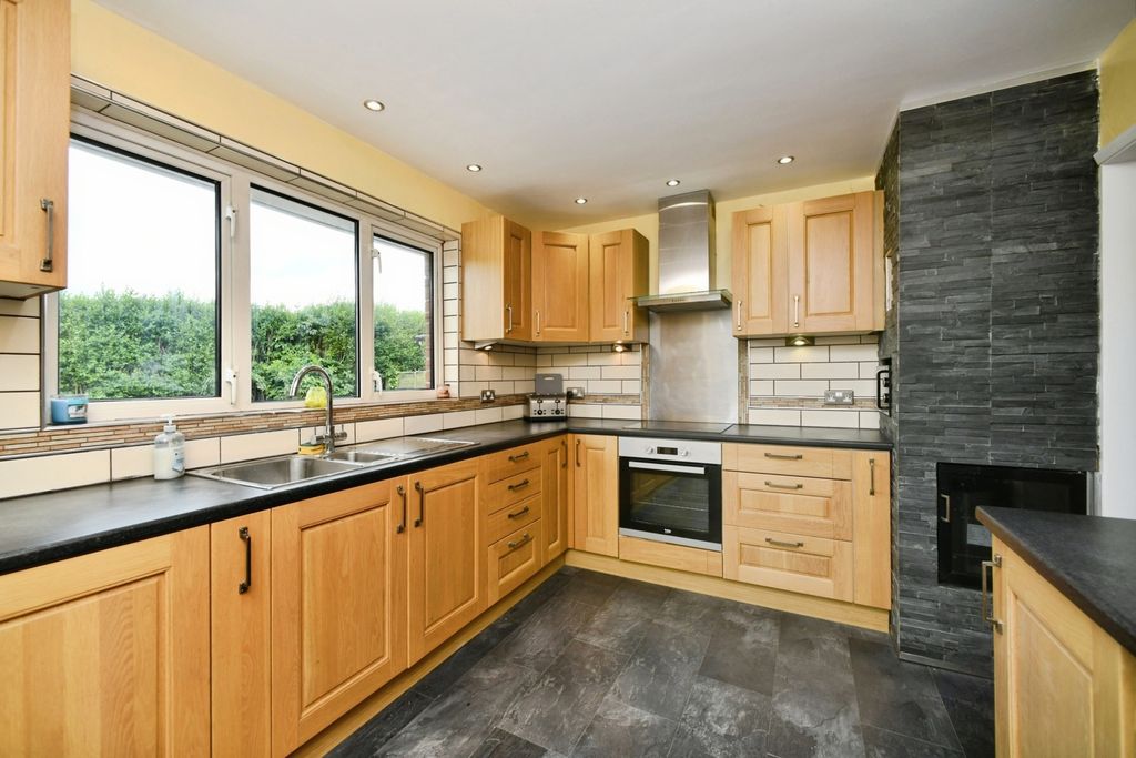 Property photo 2 of 17 Kitchen