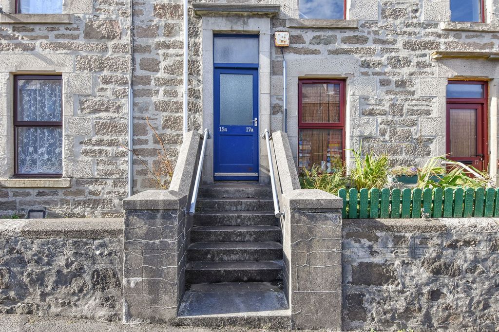 Property photo 2 of 35