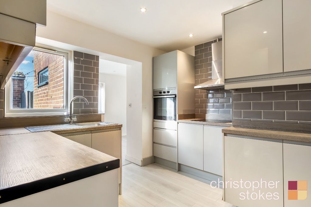 Property photo 2 of 18 3712205