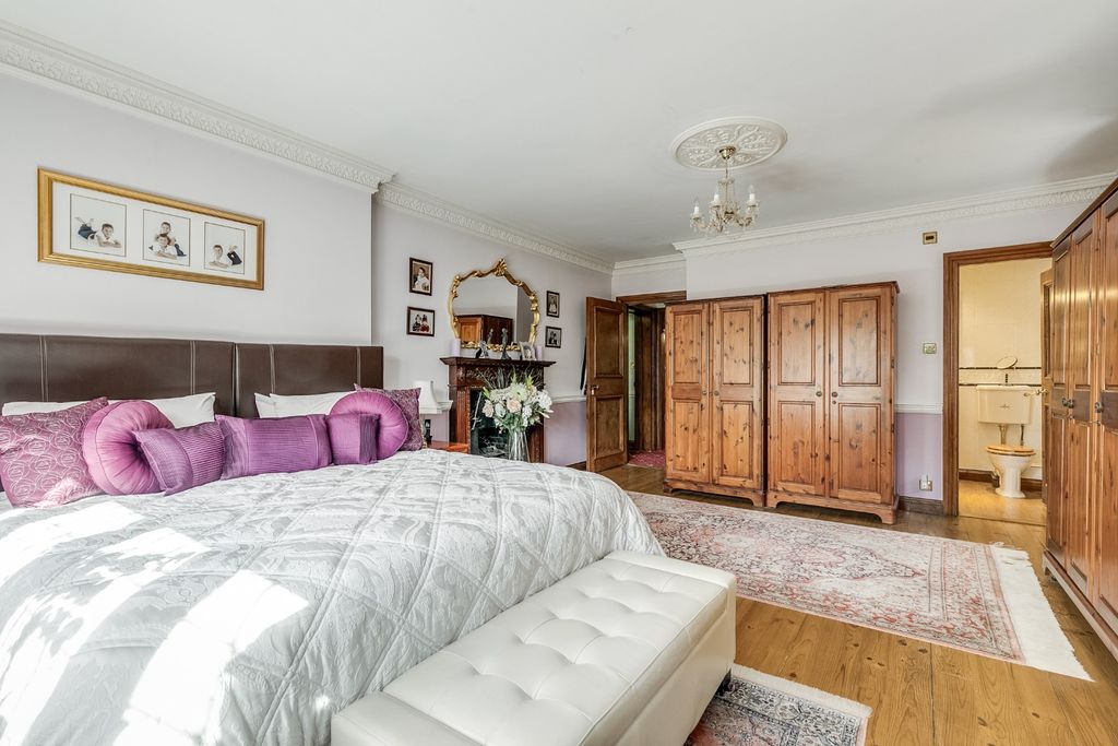 Additional image 20 of 6 bed detached house for saleMoormead Hill House, Offley Road, Hitchin SG5