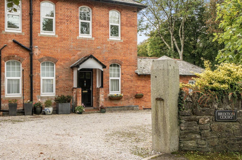 Property photo 2 of 18 1360377-15-68Dac9...