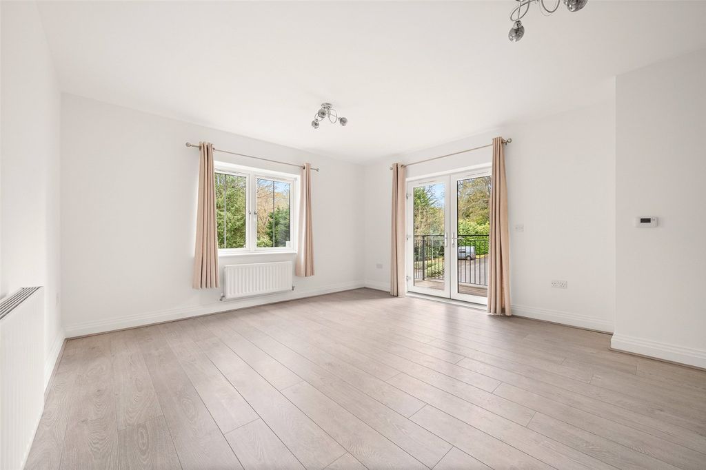 Property photo 3 of 12 Picture No. 02