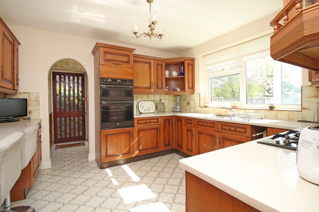Property photo 2 of 29
