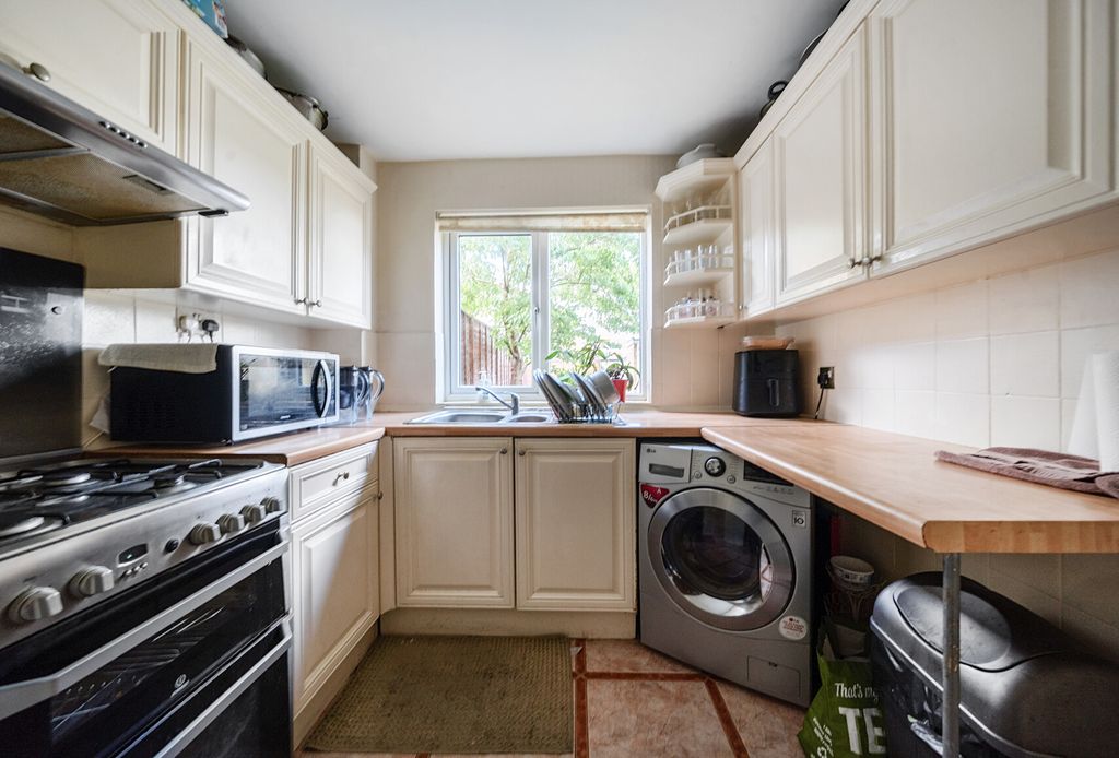 Property photo 3 of 20 1355232-14-68c93F...