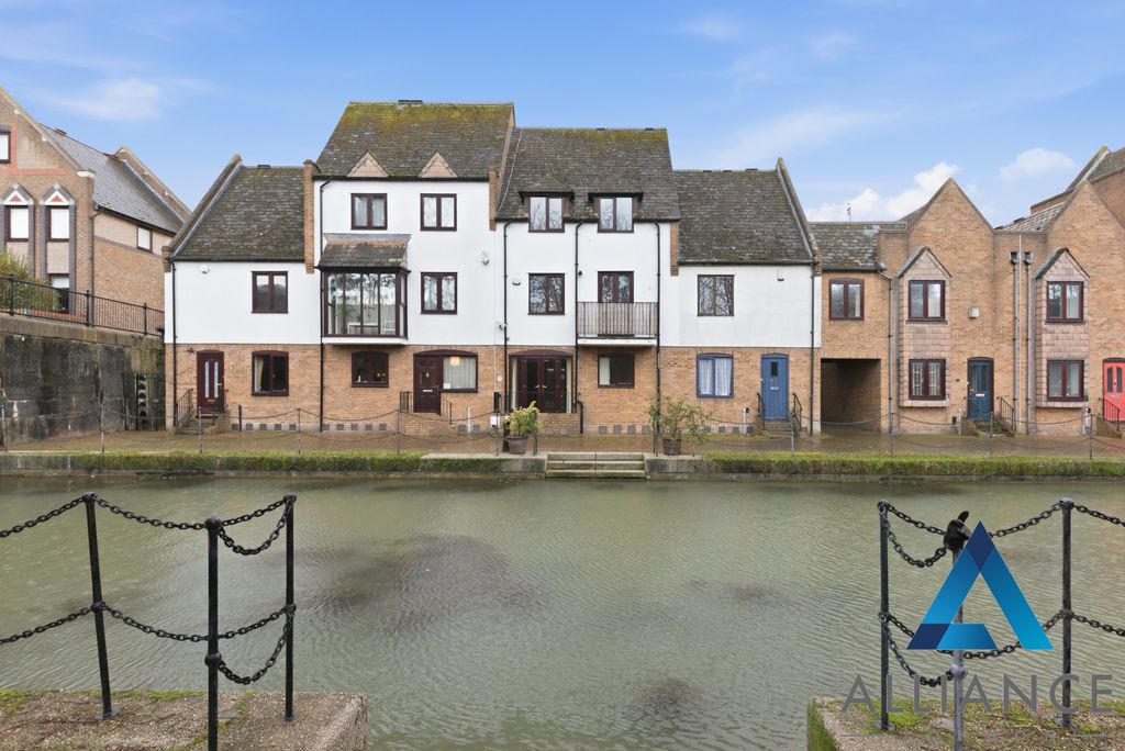 Property photo 1 of 26