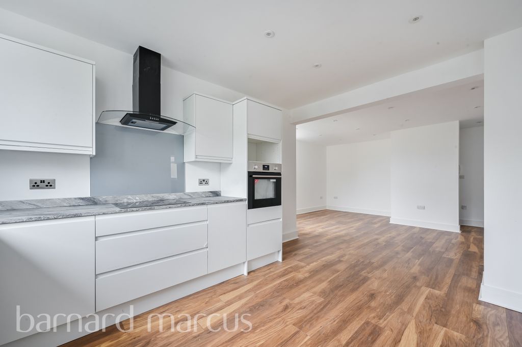 Property photo 3 of 8 Kitchen