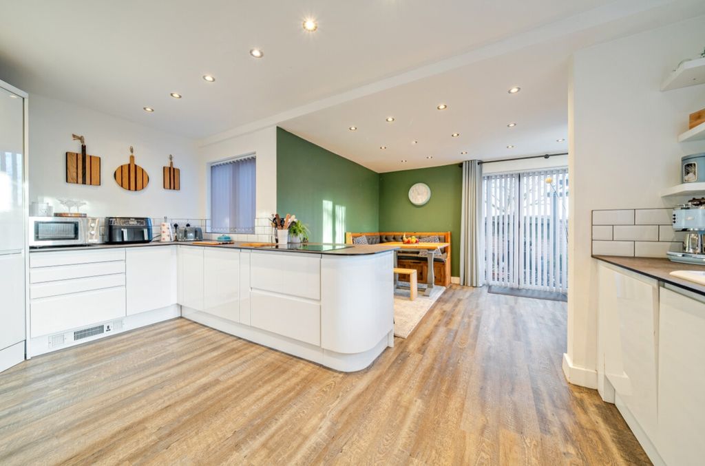 Property photo 3 of 27 1396356-10-695Eafcd2F1Ba