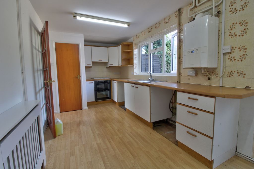Property photo 2 of 11 Kitchen 1