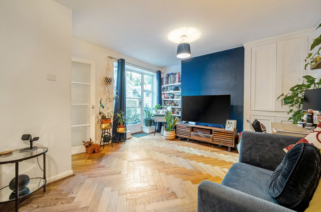 Property photo 2 of 13 1454854-13-69F372...