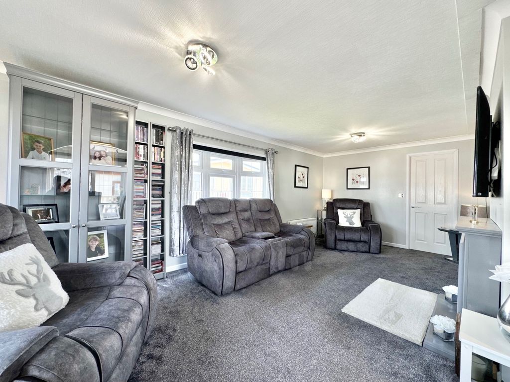 Property photo 2 of 22 Willow Park, Burnhouse, Beith Lounge Pic