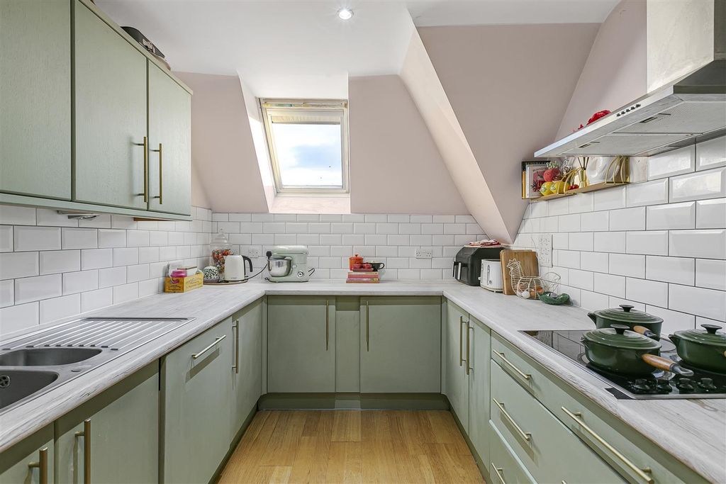 Property photo 2 of 14 9_66467.Jpg