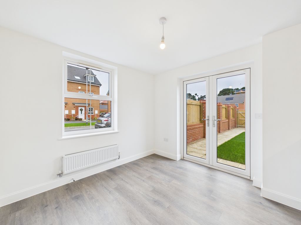 Property photo 3 of 12 Dining Area