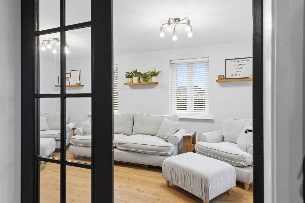 Property photo 3 of 21