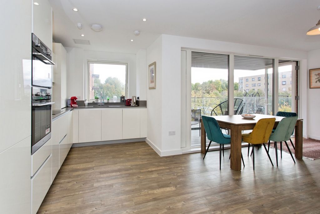 Property photo 3 of 17 Photo